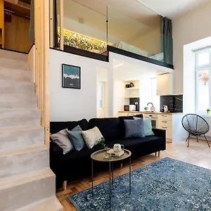 Kiraly Downtown Apartment