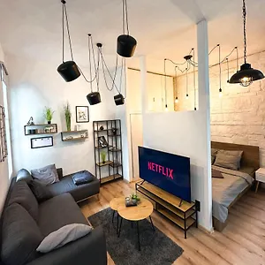 Urban With Private Garden Near Andrassy Apartment